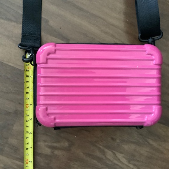 Cross body camera bag with black strap - Picture 6 of 7